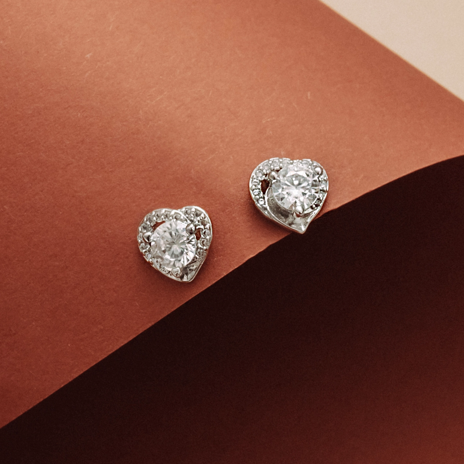 Серьги-гвоздики покрытые серебром с кристаллами Swarovski